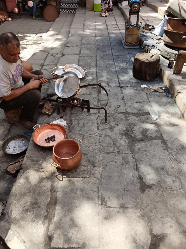 pan artisans on the street